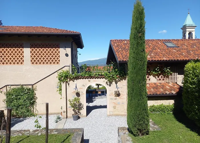 Cascina La Cinciallegra 4* Oggiono